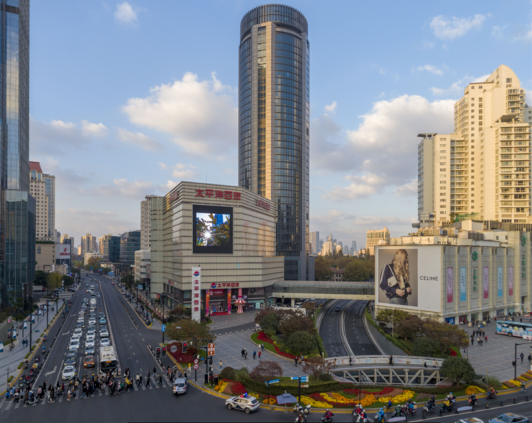 位于徐家汇商圈的太平洋百货徐汇店 沈国栋 2021年11月27日拍摄在