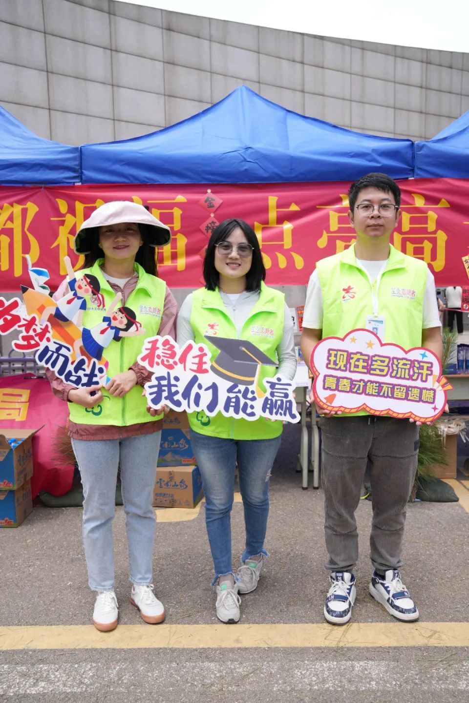 护航高考 | 开考首日 这些画面又暖又燃!