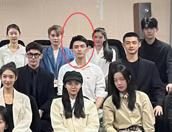 吴磊北电毕业答辩合照:穿搭清爽不特殊,毕业当天行程安排引关注_腾讯