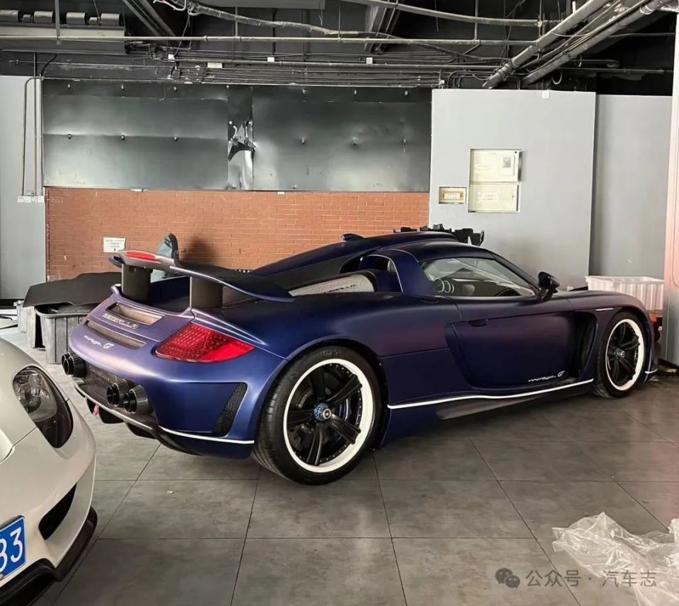 其实保时捷carrera gt在中国的保有量并不少,粗略计算起码有十多台