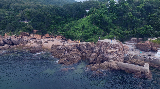 西起黑石礁,东至秀月湾,全长9公里,串联起星海公园,星海广场,金沙滩