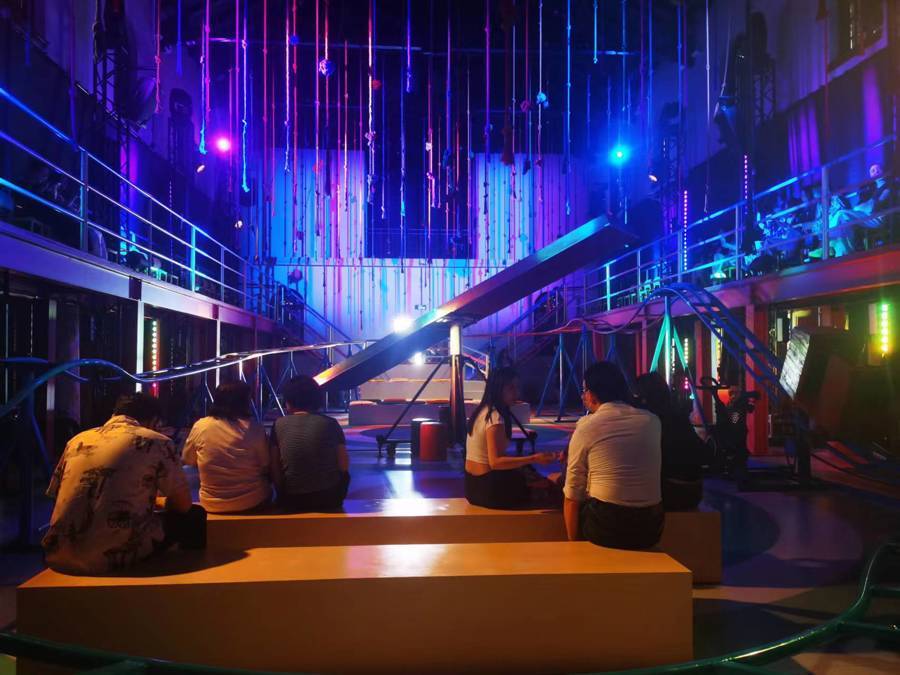 上一季《谋杀歌谣》酒吧微醺版中,观众体验到将故事置于真实酒吧中的