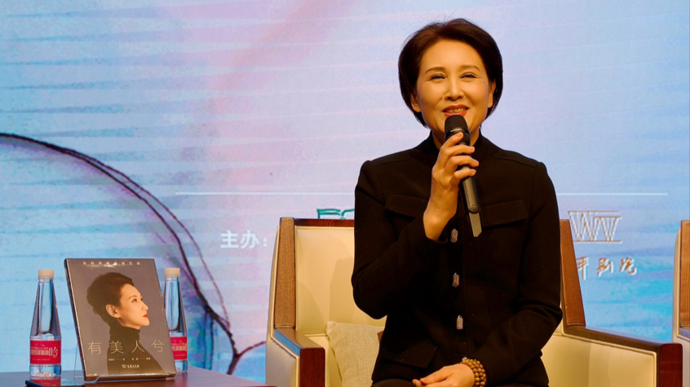 单仰萍出书,女儿助阵,"不敢相信这么美丽的人居然是我妈妈"_腾讯新闻