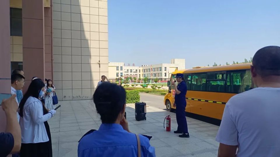 增强校车驾驶员消防安全意识和自救能力,高密消防还联合市教体局组织