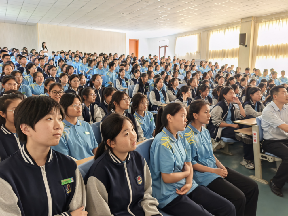 淄博市临淄区疾控中心控烟知识宣传走进淄博市工业学校