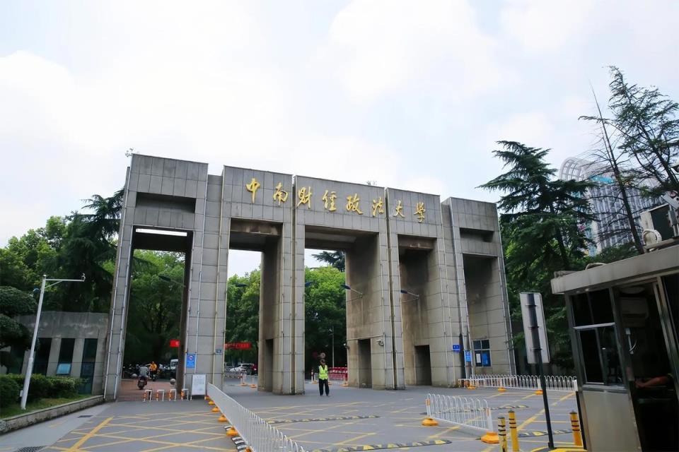 47岁读研中南财经政法大学!易庆洪:不断前行的追光者_腾讯新闻
