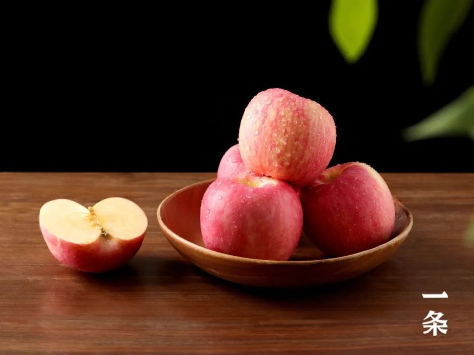 陕西洛川苹果,产自黄土高原,脆甜多汁果香浓郁,带皮直接吃