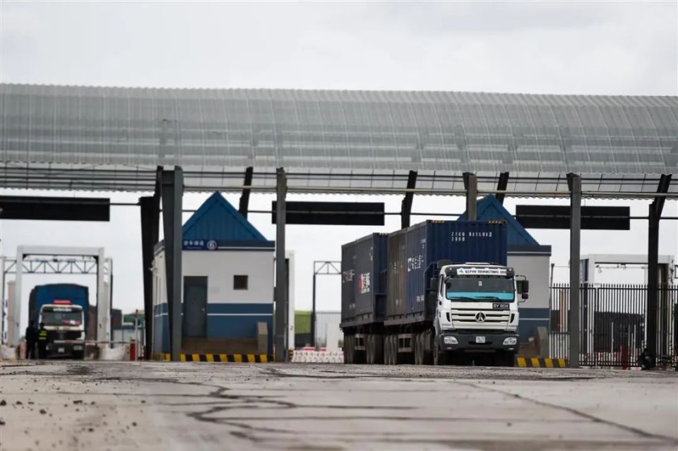 同比提前63天,策克口岸通关过货量突破900万吨!