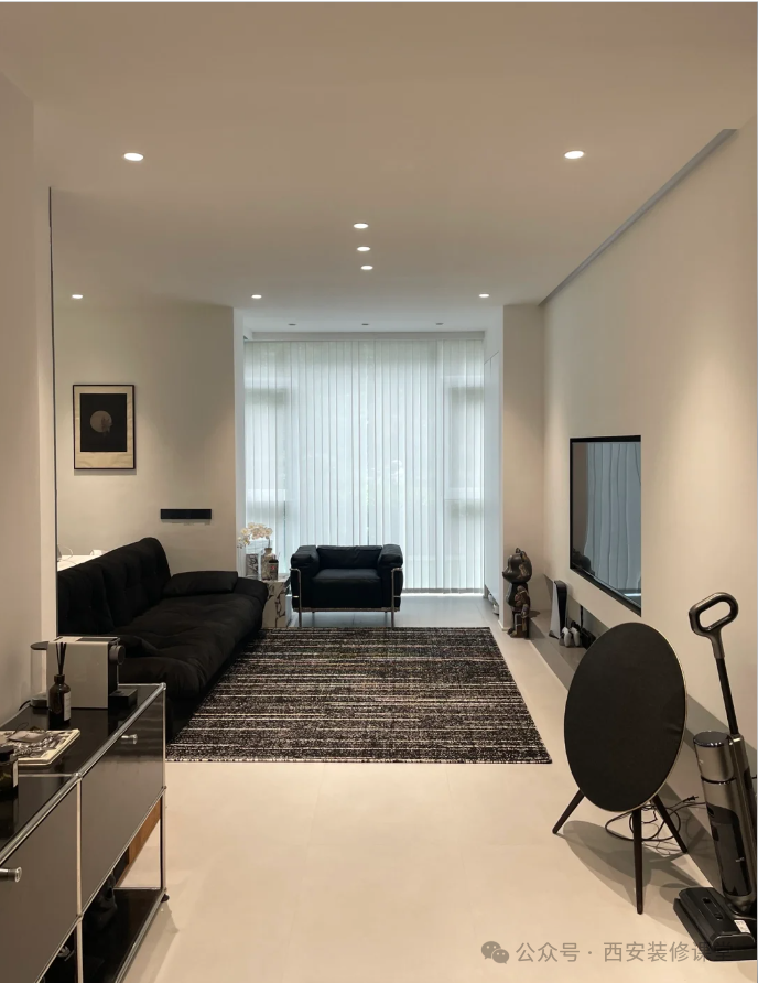 60㎡极简黑白灰,一室一人一狗一猫