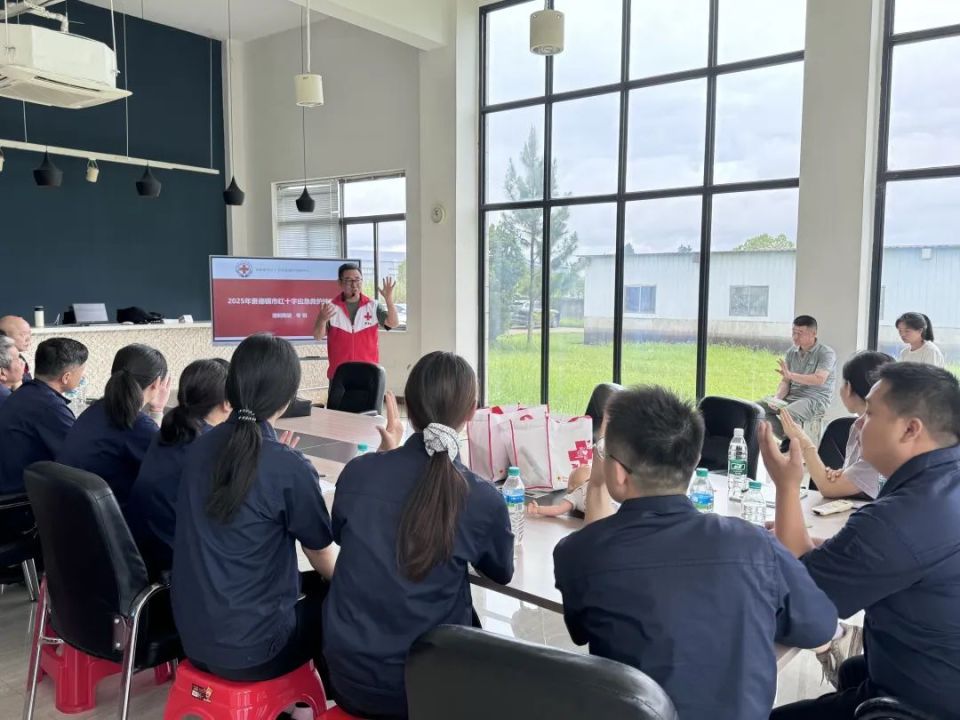 应急救援培训 6月24日景德镇市红十字会走进清和陶瓷，这是要