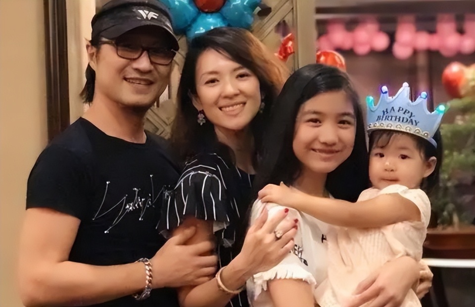 汪峰女儿小苹果17岁近照曝光,处境比李嫣更微妙甚至略带尴尬