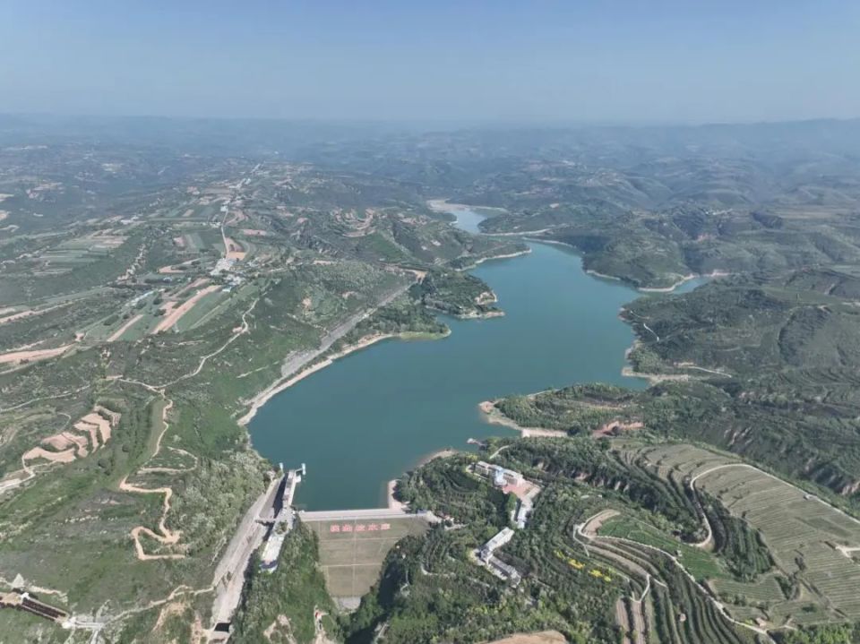 连日来,记者走访了桃曲坡水库,龙潭水库,后河沟水库等,了解我市携手保