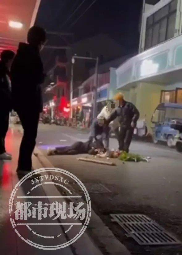 浙江温州一男子遭当街暴打，头部被花盆、木板猛砸！当地回应：确有此事