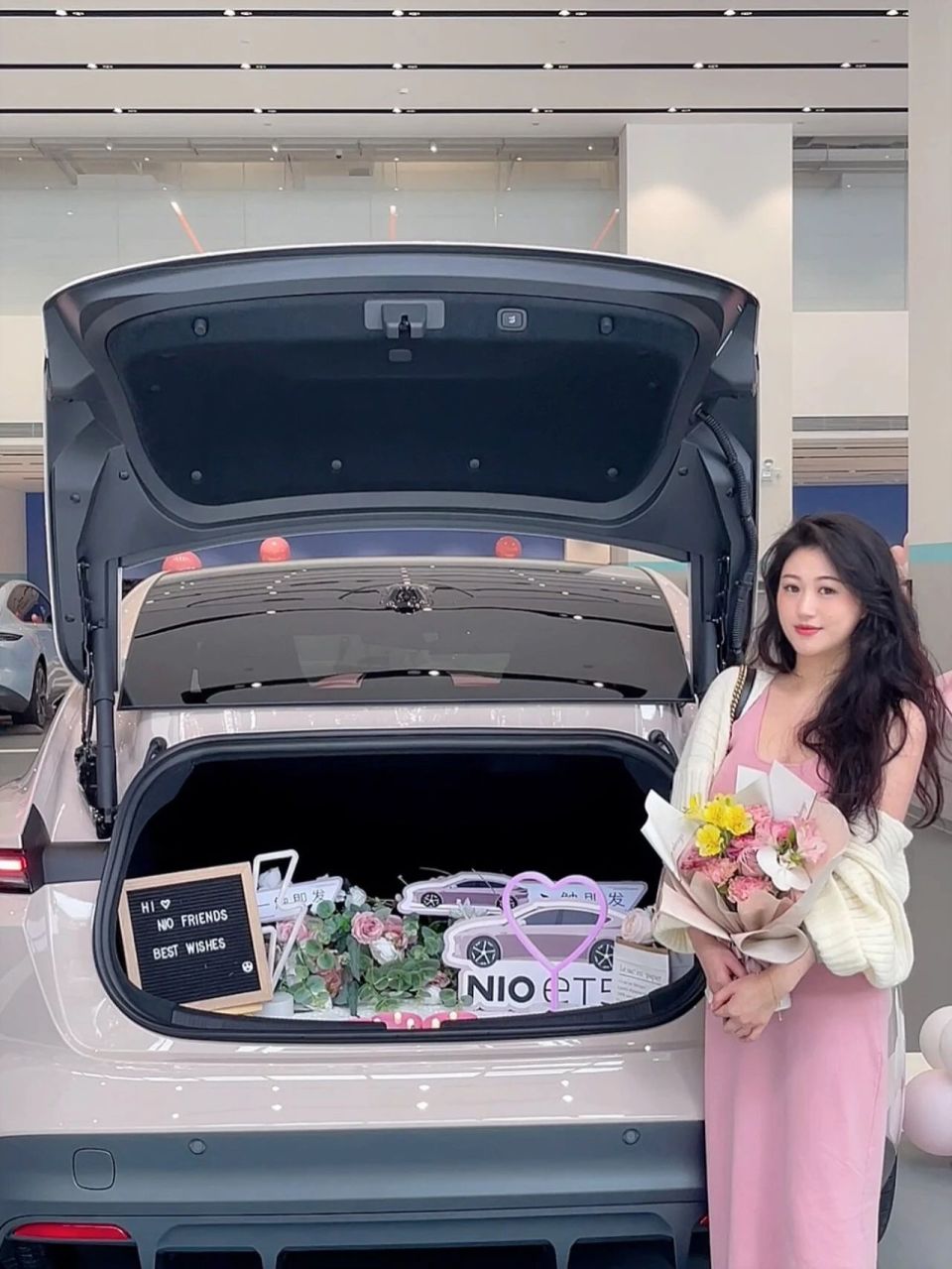 【提车照系列第1期】蔚来et5 | 人和车的颜值担当从来都是成正比的