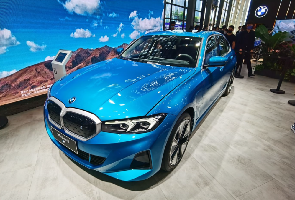 35万的宝马3系电动车暴跌至19万?4s店:属实!还能降价