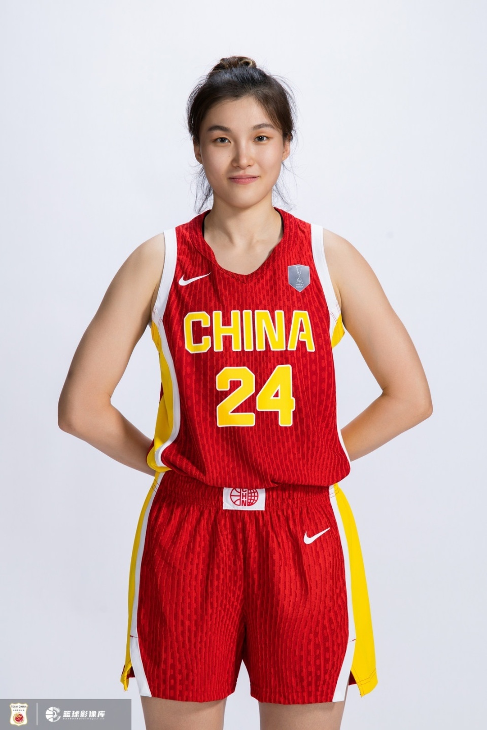 女花荣 翟若云全场三分7中4 射下12分4板3助2断&正负值+24