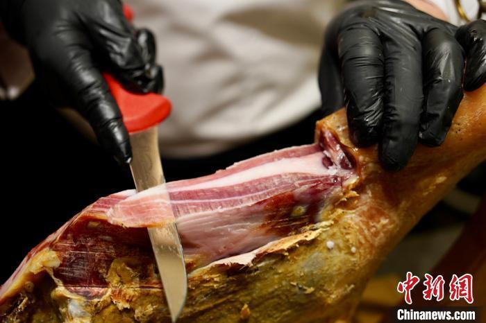 一头猪如何成为多界顶流