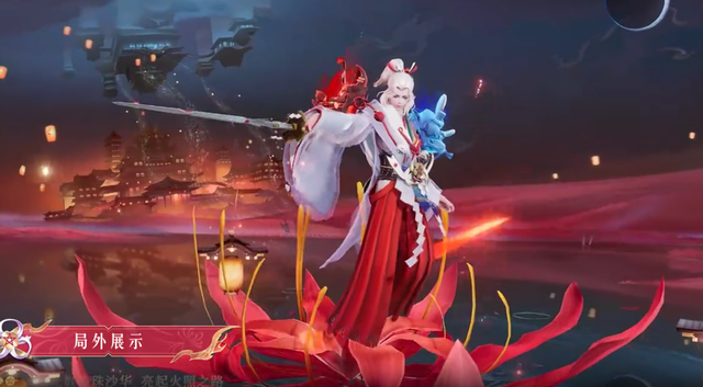 服装上有着各种除魔符号,夏洛特本人手持长剑,形象略显古风,和之前的