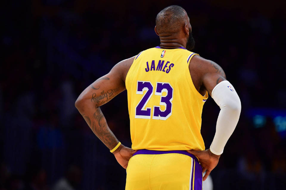 詹姆斯再谈退役话题留给球迷看球的时间不多了