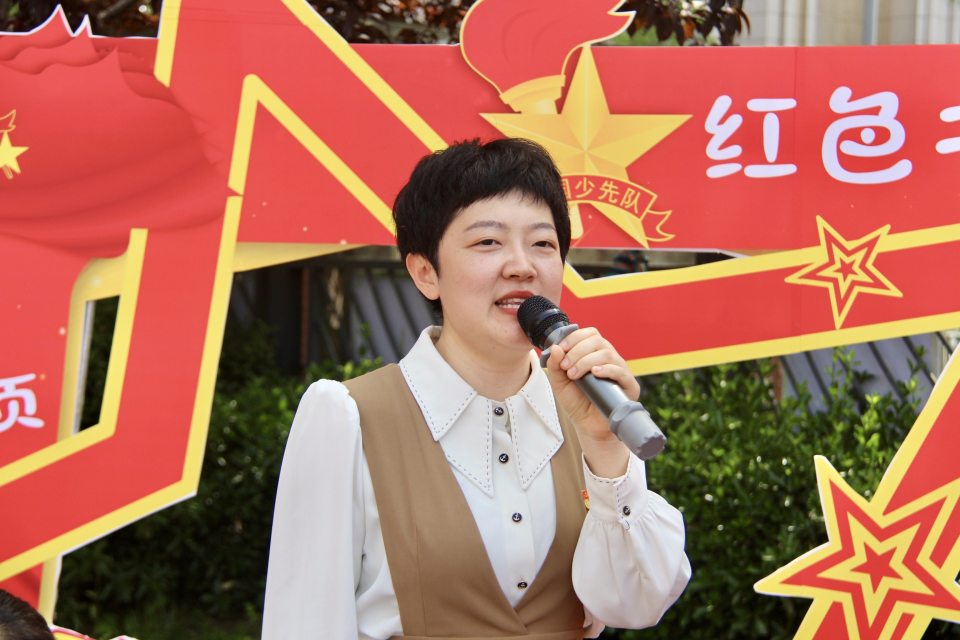 跳蚤书市里有座"红色书屋"