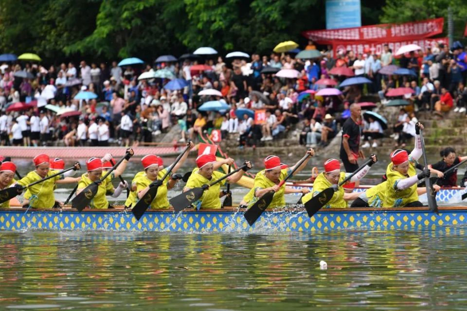 【网络中国节·端午】黄平端午龙舟赛   34支乡村龙舟队竞逐舞阳河畔