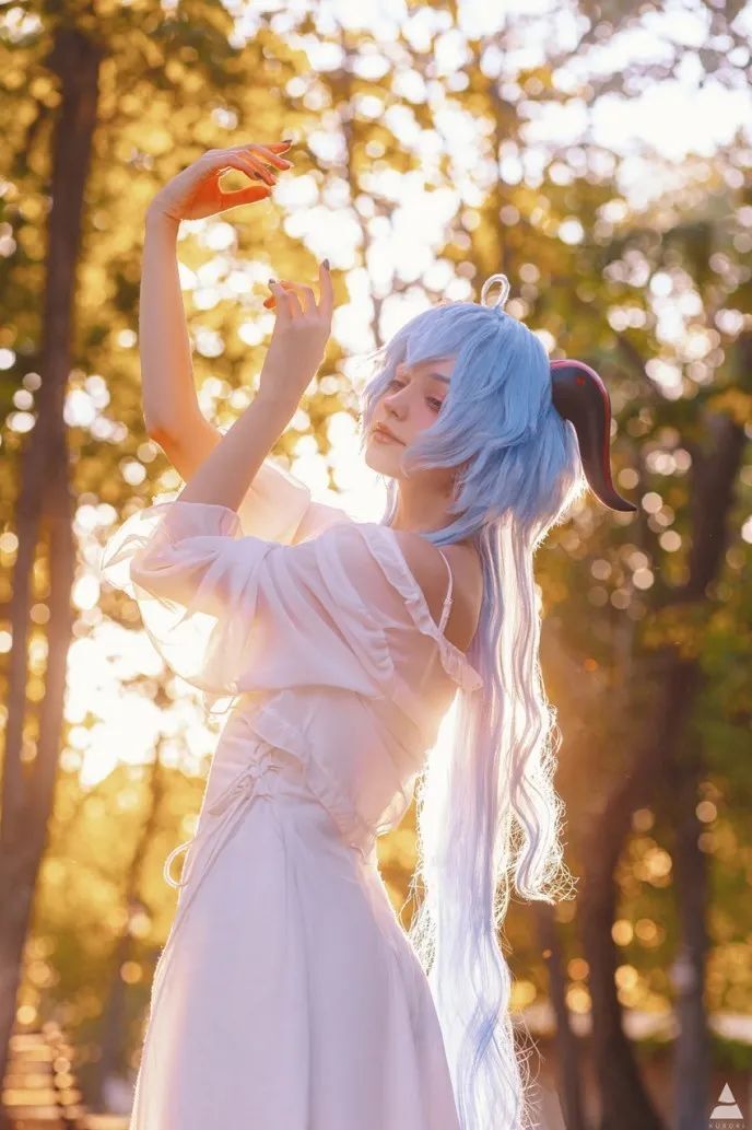 俄妹COS《原神》甘雨黑丝“椰羊”魅惑度拉满-腾讯新闻