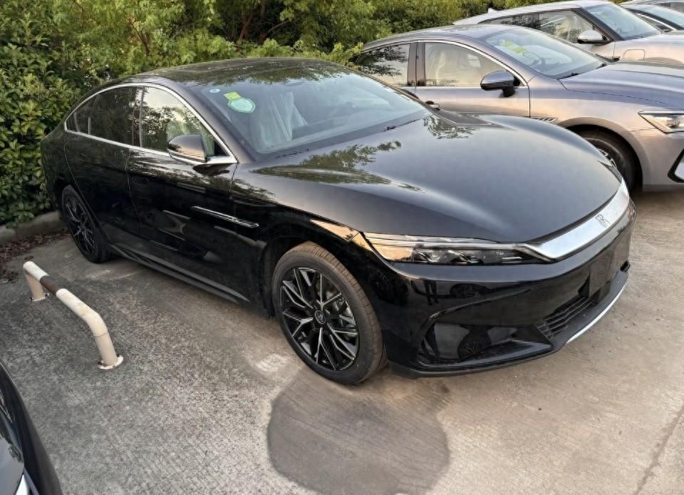 告别筷子后悬挂,2025款比亚迪汉ev到店实拍图曝光