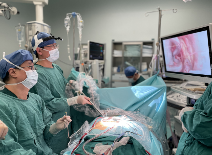 不开胸去心病腔镜辅助bentall手术为患者带来心希望