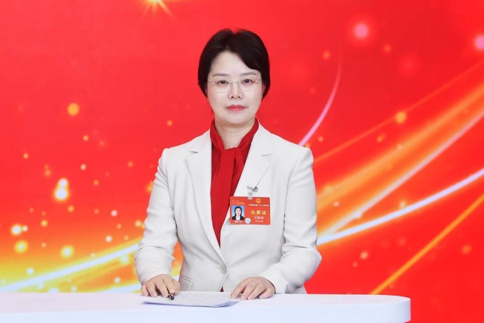 盛蕾刘静瑜施大宁走进新华报业演播室 | 畅谈培育创新“雨林”，发展新质生产力_腾讯新闻