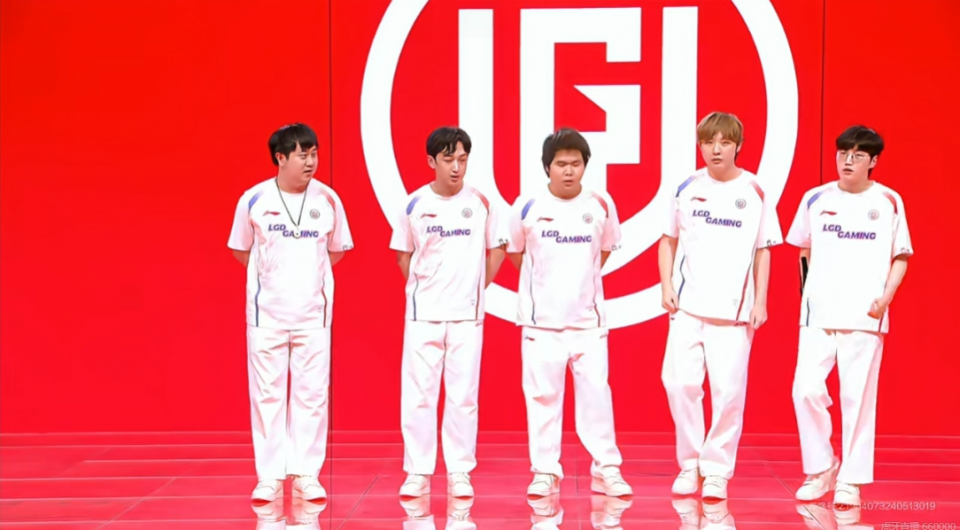 LGD松弛感十足击败IG！拒绝让二追三晋级季后赛_腾讯新闻