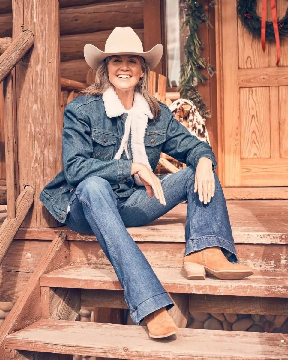 解锁演员身份的bella,给我们种草了西部牛仔穿搭!