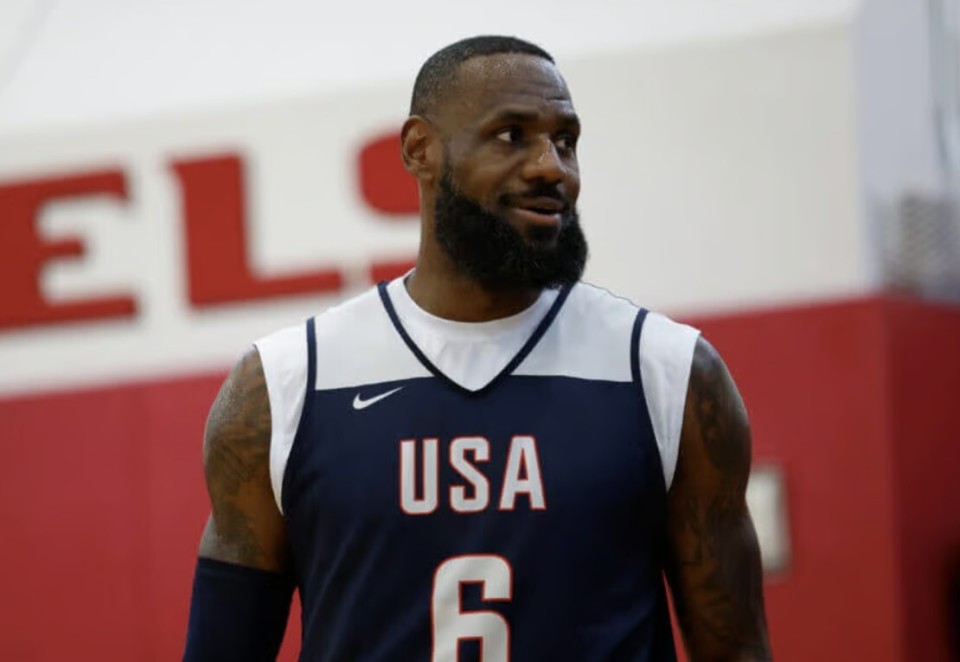 阿门-汤普森谈詹姆斯:他已经40岁了,他是球场上最好的球员