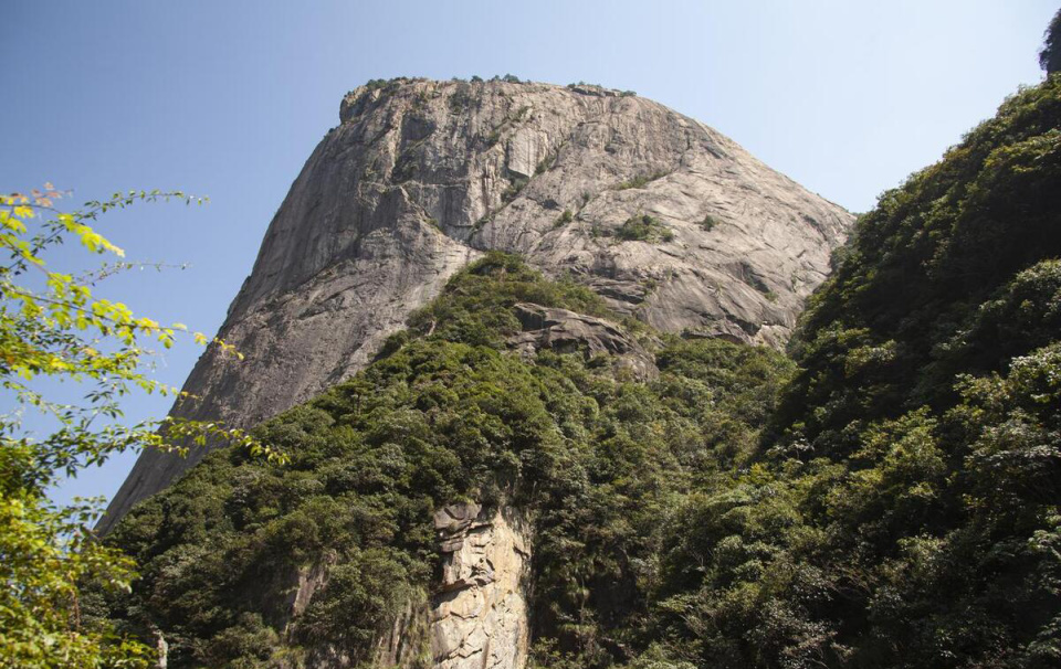 鄣山大峡谷坐落在安徽省宣城市绩溪县伏岭镇,地处国家级自然保护区