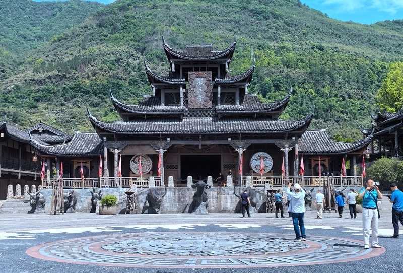 处于湘渝鄂交界之地的龙山县里耶镇八面山,湘西的网红打卡地,沈从文