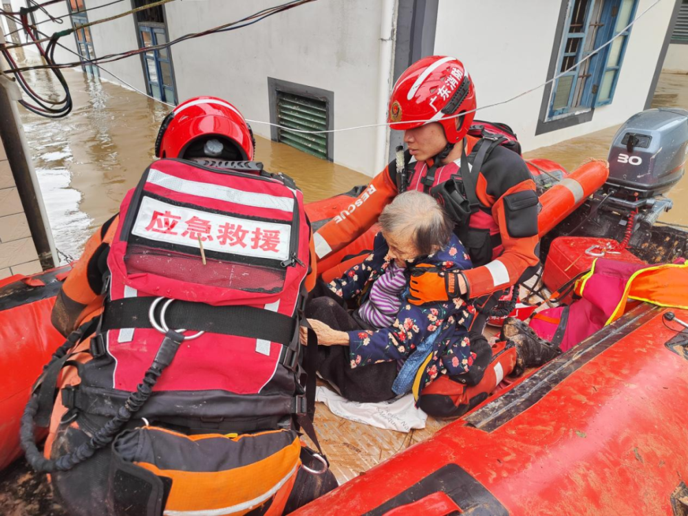 暴风雨中的逆行全省消防救援队伍营救转移群众5000余人