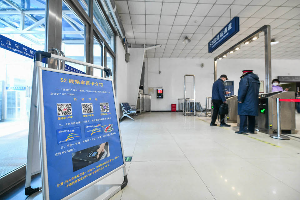 其中,黄土店站作为s2线的始发终到站,可换乘北京地铁13号线及8号线