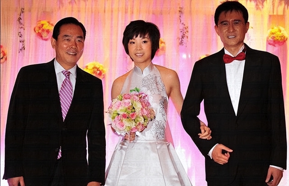 42岁张怡宁低调亮相富豪盛宴,六旬老公老来得子_腾讯新闻