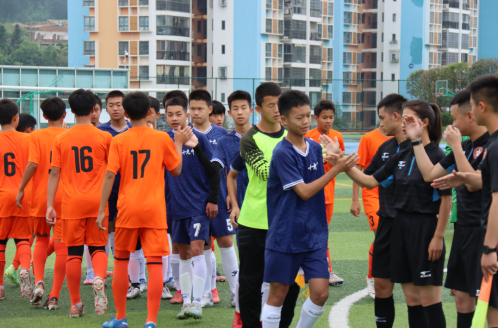 遵义市校园足球争霸赛火力全开!