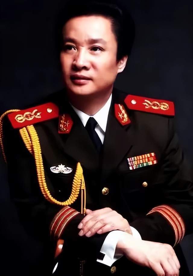 阎维文主动拥抱李双江,却无视杨洪基,一场聚会暴露他们微妙关系_腾讯