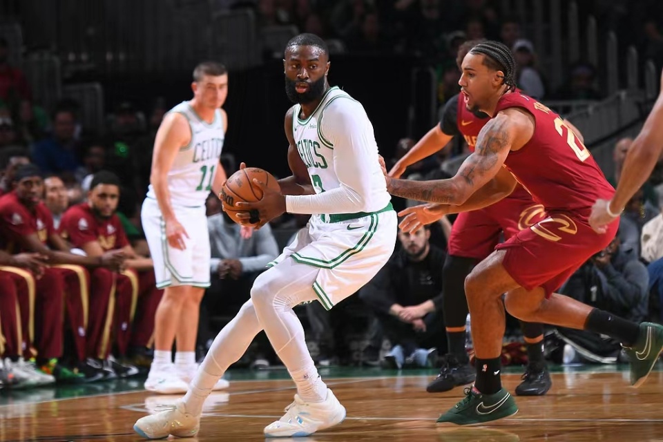 NBA季前赛：绿军最多领先37分大胜骑士 西蒙斯21+6三分