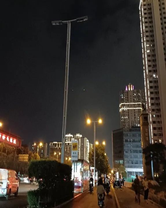 【工作动态】为路灯全面"体检"  照亮群众"出行路"