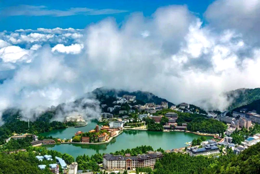 咸宁作为湖北省的一个重要旅游城市,拥有丰富的自然资源和历史文化