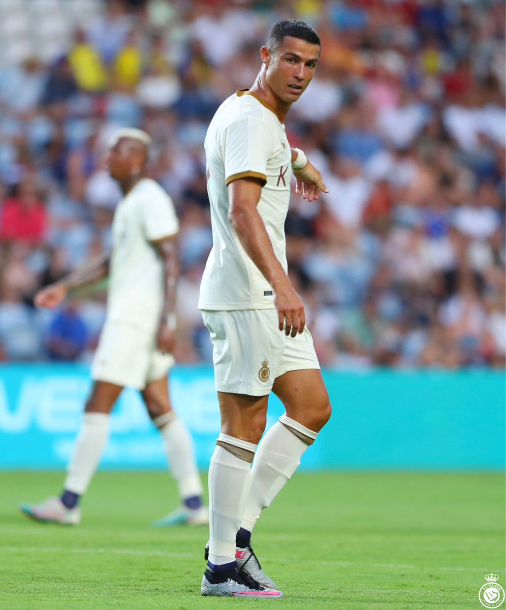 c罗今夏首秀首发踢半场错失2次良机找借口球场灯光太晃眼