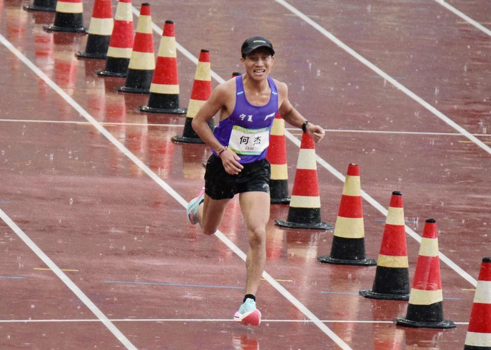 2小时7分30秒宁夏何杰创造男子马拉松全国新纪录