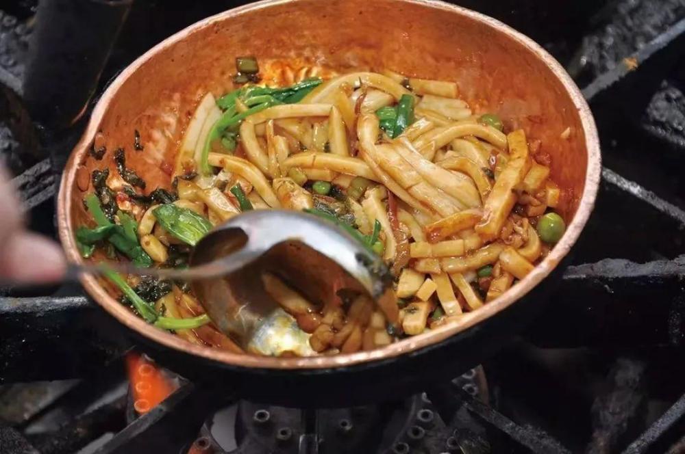 乐享云南|美食·小锅卤饵丝_腾讯新闻