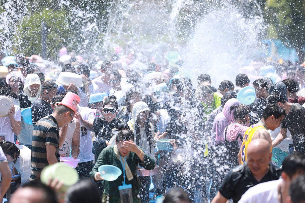 昆明世博园成功举办世博花漾泼水节活动