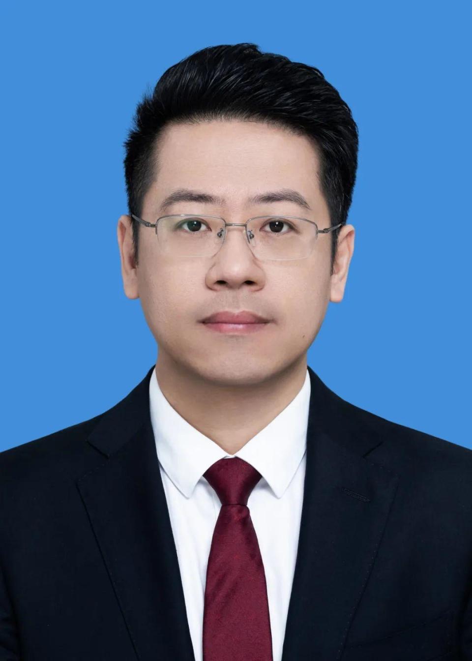 1981年出生的他,任厦门一国企董事长!