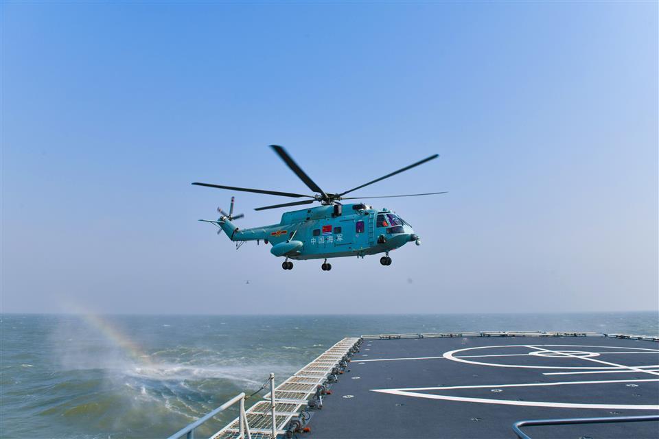 直击直升机着舰训练_腾讯新闻