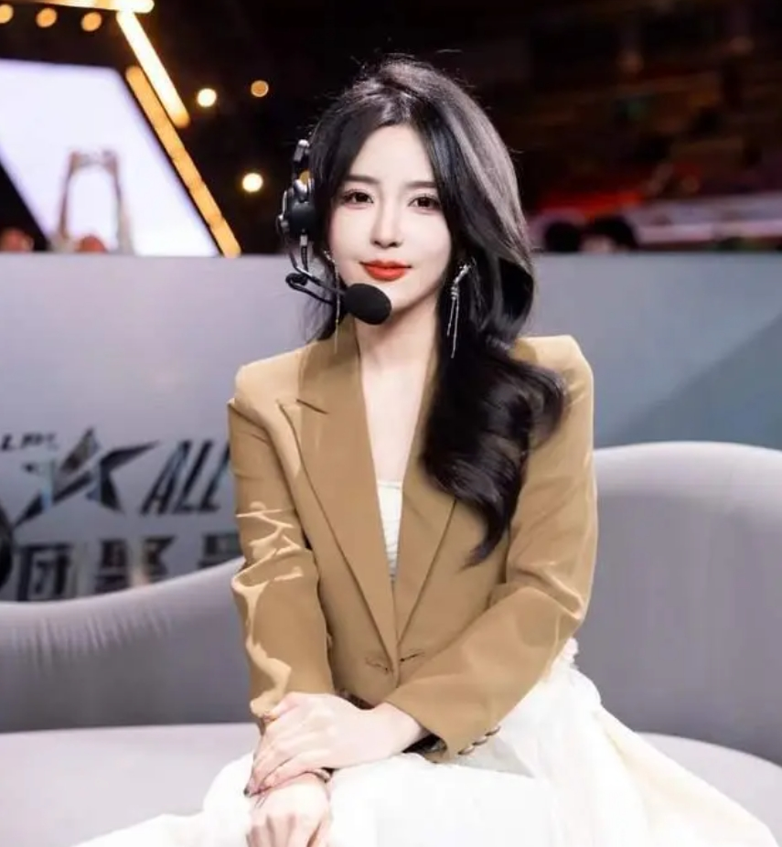 lpl和lck两大赛区,美女主持解说大盘点_腾讯新闻