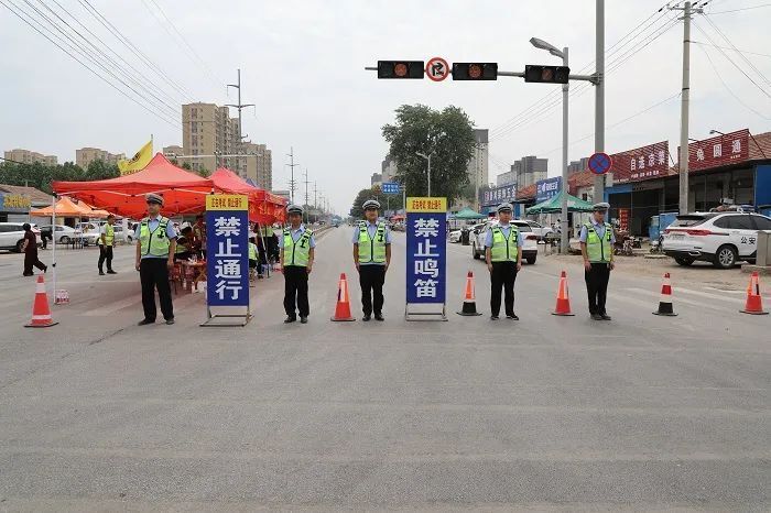 警察封路图片图片